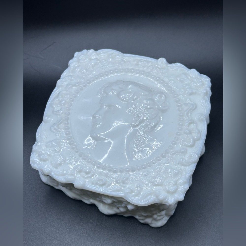 Jenny Lind Fostoria Vanity White Embossed Jewelry Box lidded